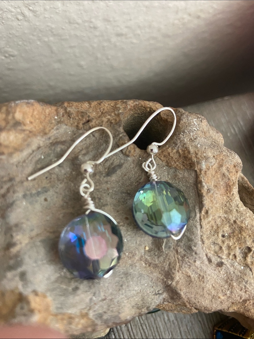 5/$10❤️❤️❤️NEW Handmade Iridescent Glass Ball Drop Earrings